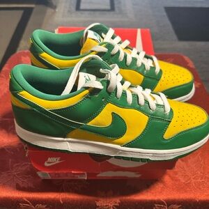 Brand new Nike dunk low. SP men’s size 10 women’s size 11 1/2.